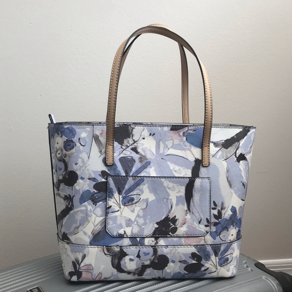 SOLD ❌⭕️⭕️❌⭕️ Guess Purse - Picture 2 of 6